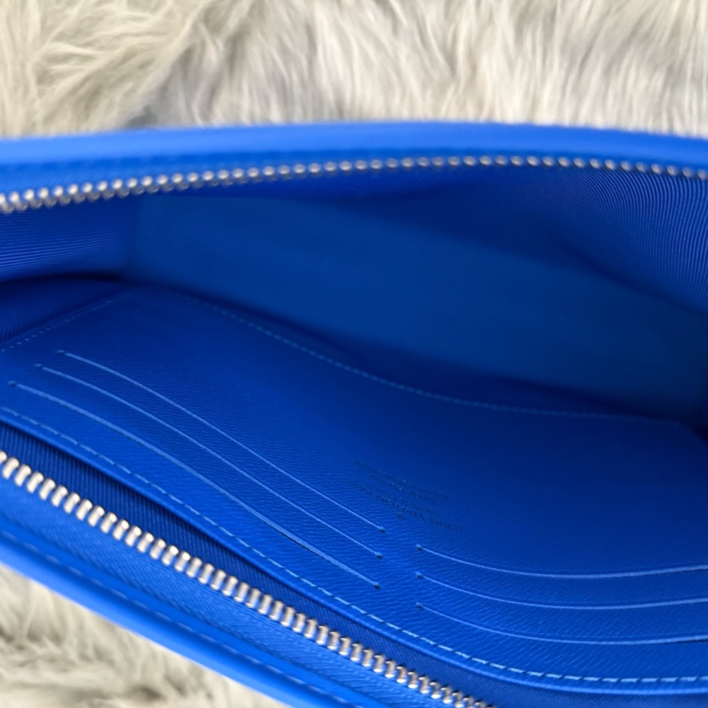 ❌❌SOLD❌❌ Louis Vuitton Blue Cloud Monogram limited edition Clutch - Picture 10 of 13